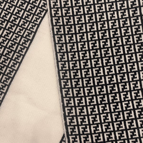 Fendi FF Print Nero and Bianco Knitted Wool Scarf in Black and White, authentic new scarves & shawl, image 3