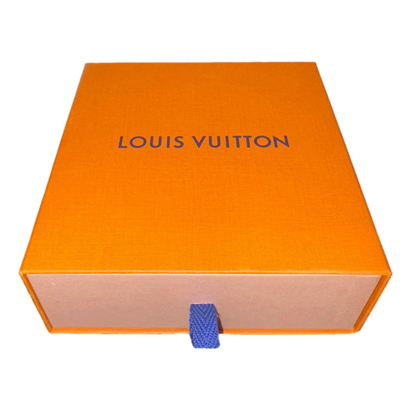 Louis Vuitton branded box pictured in the supplier listing for the detachable shoulder strap