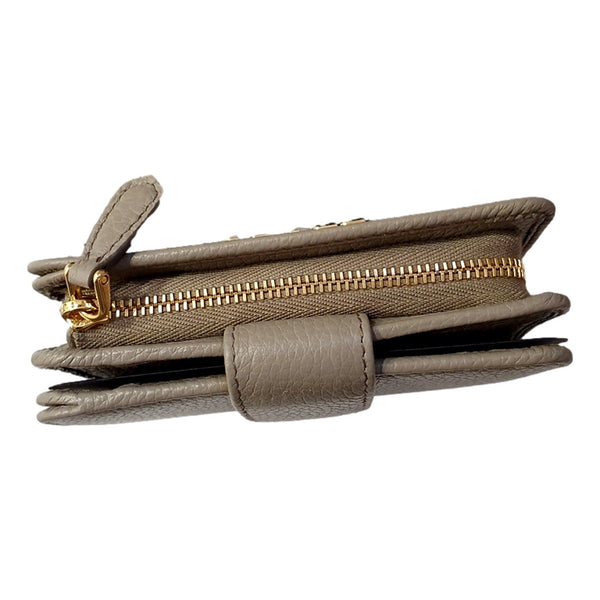 Prada Vitello Grain Argilla Grey Leather Small Wallet with Zipper Gold Plaque Logo – hardware detail 5