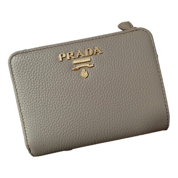 Prada Vitello Grain Argilla Grey Leather Small Wallet with Zipper Gold Plaque Logo – hardware detail 2