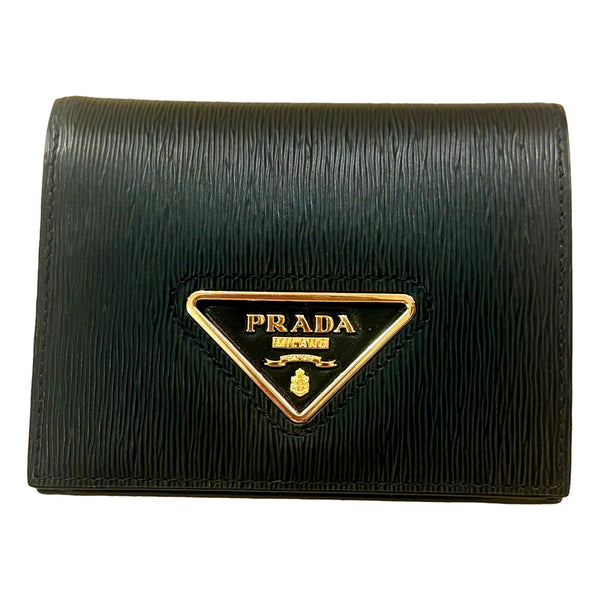 Prada Vitello Move Nero Black Triangle Logo Leather Bifold Snap Wallet – logo and identifying detail