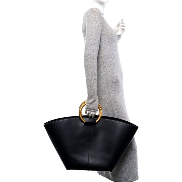 Saint Laurent Maxi Ring Handle Tote in Black Smooth Leather with Gold-Tone Ring Hardware Large – detail view 6