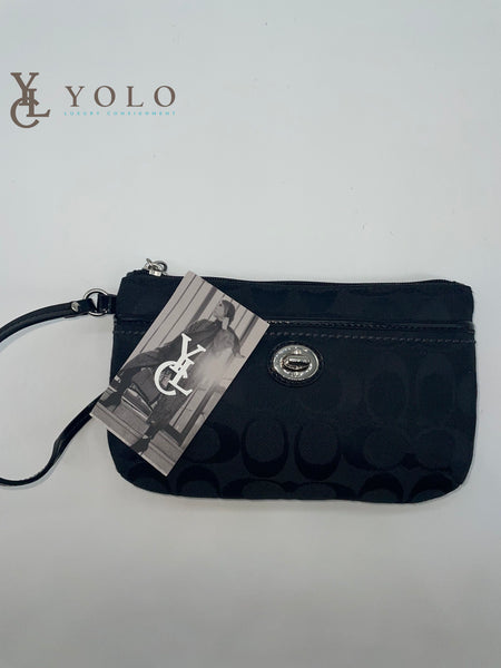 Coach Signature Turnlock Wristlet — product detail 2